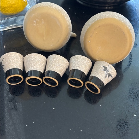 Elegant Ceramic Sake Set with Floral Design - Picture 6 of 6